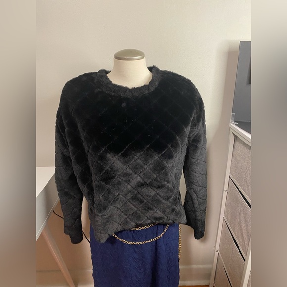 Zara Faux Fur Quilted Black Pullover - Picture 4 of 16